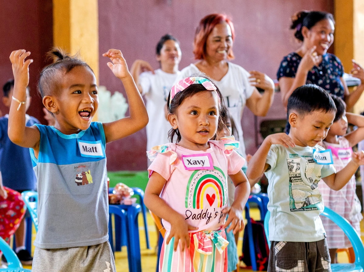 Children%20and%20mothers%20participating%20in%20the%20MATHnimals%20Quiz%20%28Arcanys%20Early%20Learning%20Foundation%29